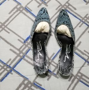 Newport News Easy Style low pump snake shoes